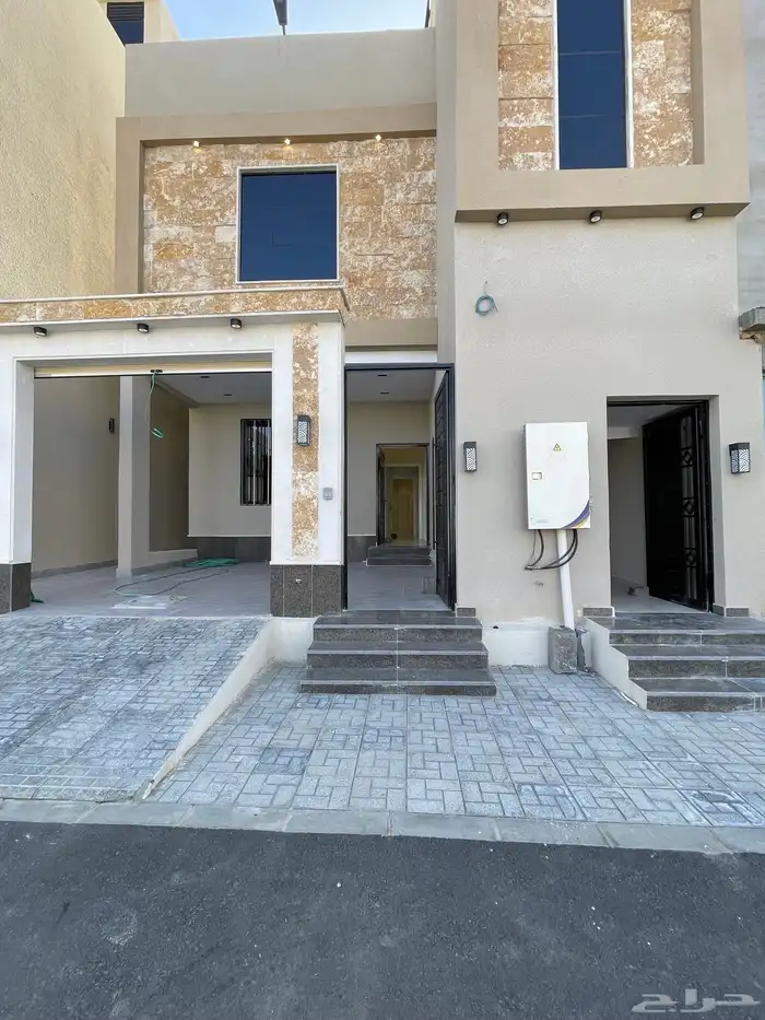 للبيع فيلا روف دور ثانى مع ملحق بدرج خارجى قرب نادى ضمك 2