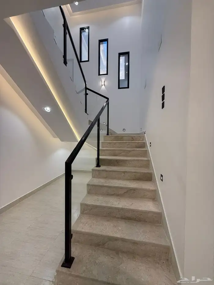 للبيع ارواف علويه وشقق ارضيه تشطيب فندقي ف احد رفيده 29