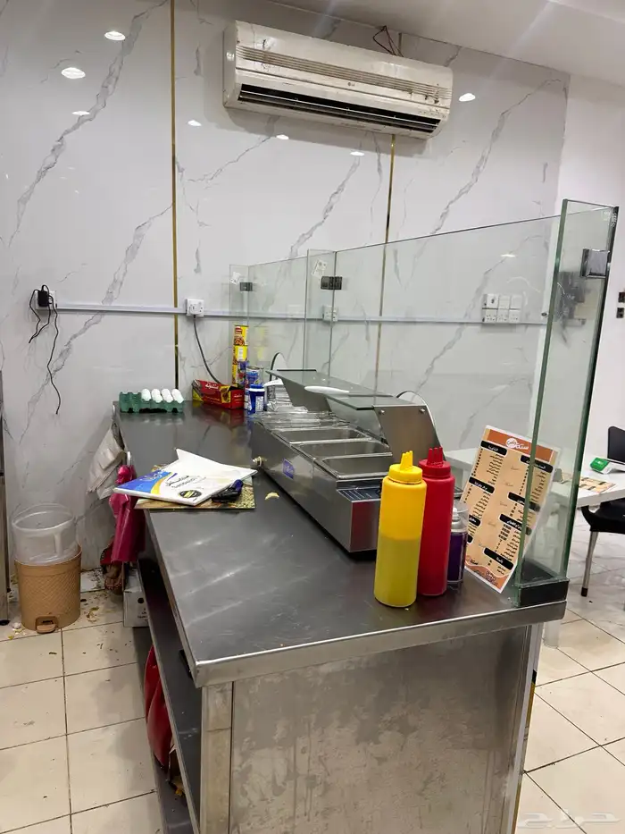 بوفية للتقبيل أو البيع بكامل معداتها 4