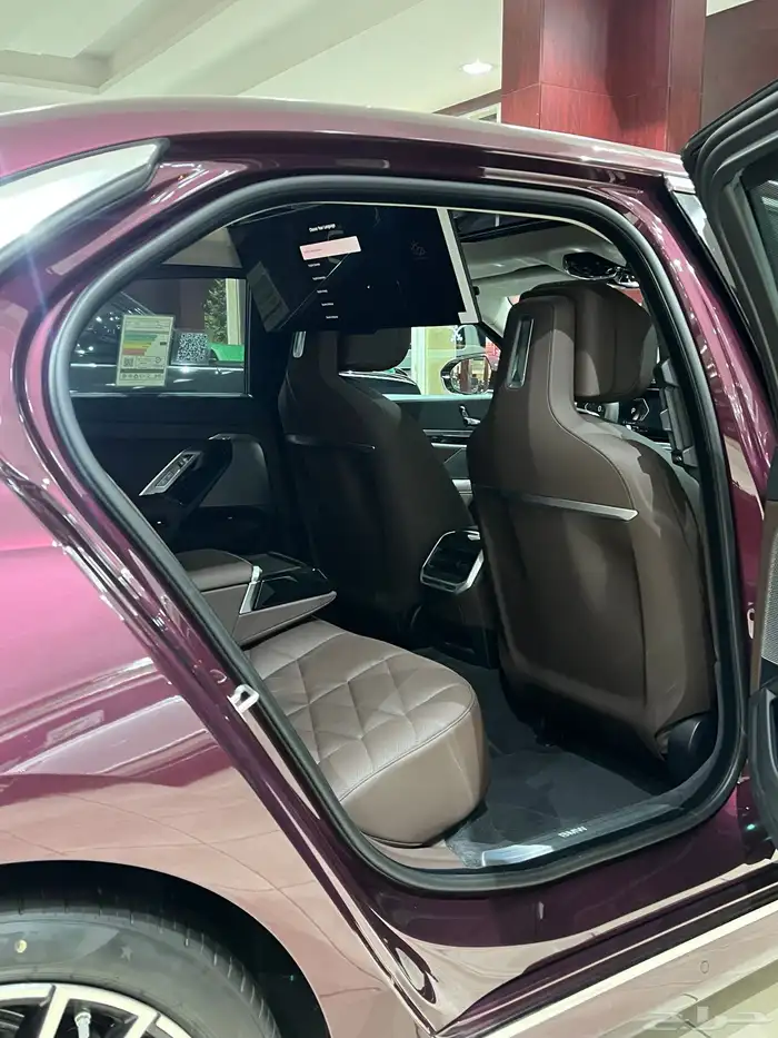 بي ام دبليو 735i 2026 10