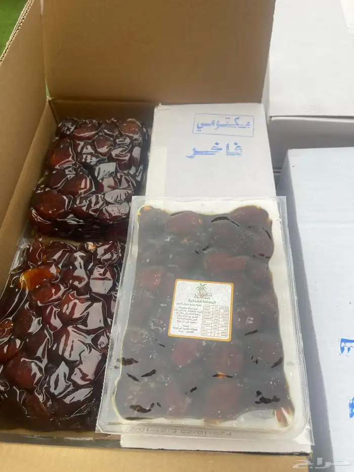 يوجود جميع انواع التمور انتاج هذا العام 1