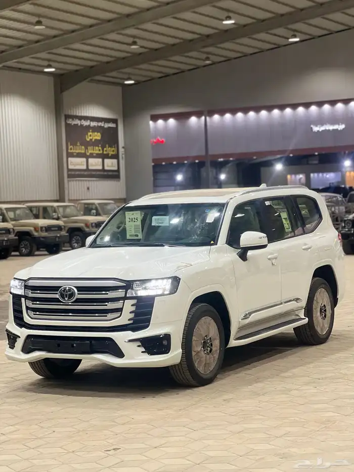 تويوتا لاندكروزر GXR-S 2025 4