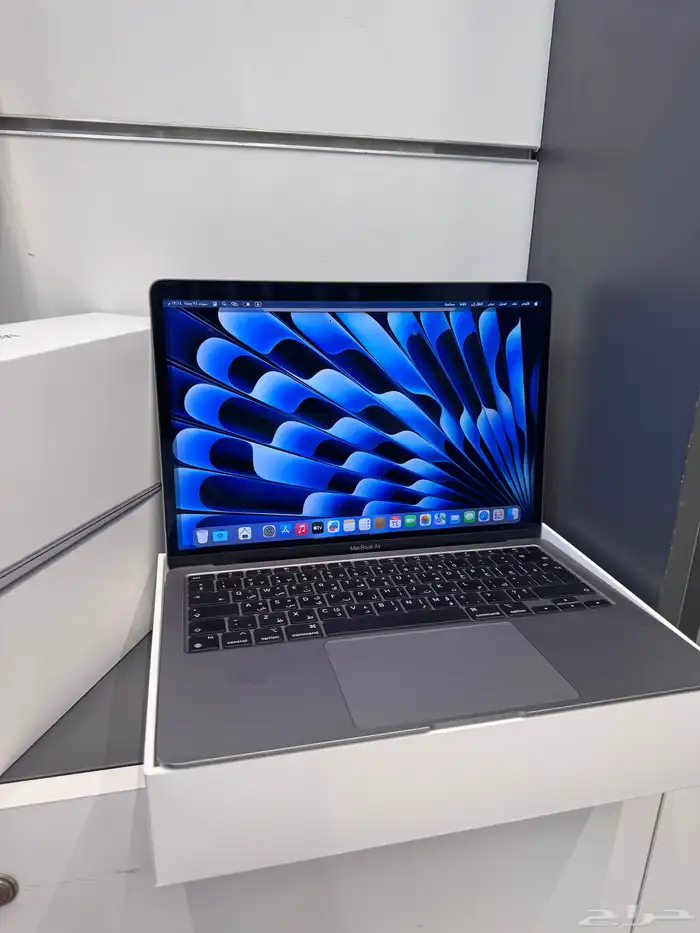 ماك بوك اير M1 سعة 256 رام 8 بطاريه 100 دورات الشحن 6 ب1550 0