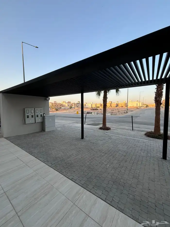 للبيع شقة بتصميم فاخر   مسبح   مصعد   موقف خاص 2