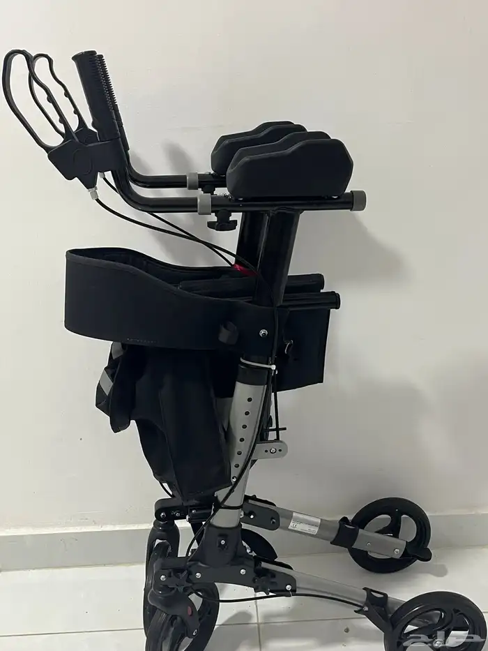 صدقة للمحتاجين مشاية لكبار السن وعكاز 0