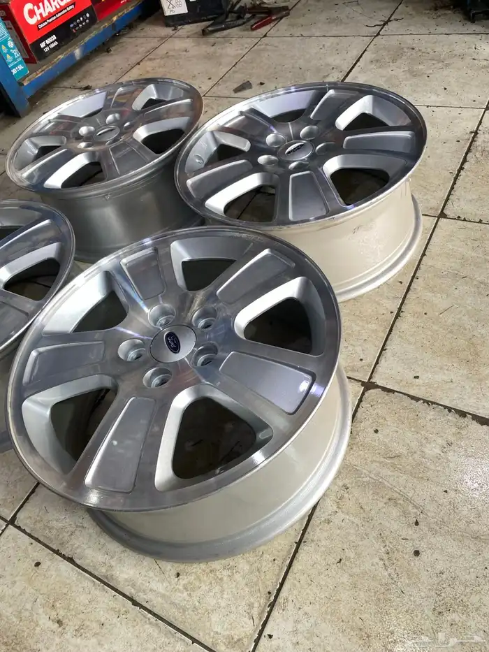 طقم جنوط فورد اسبورت فكتوريا مقاس 17 اصليه ص 1