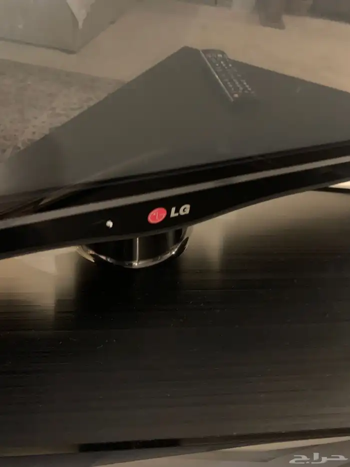 تلفزيون 50 بوصه LG بحاله ممتازه مع ريموت 7
