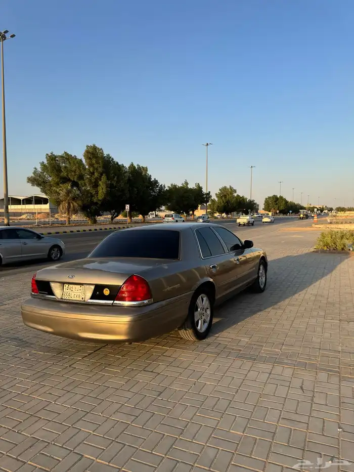 للبيع فورد فكتوريا 2