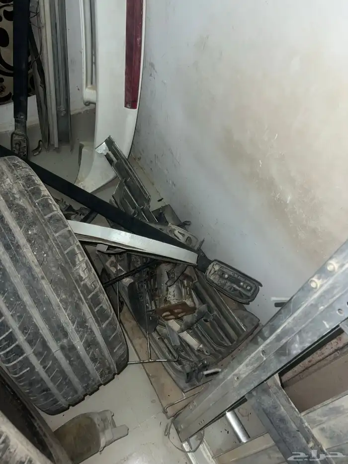 قطع لاند كروزر وقطع بعضها حديد والمنيوم البيع سريع 4