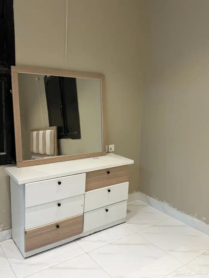 غرفة نوم  2كومدينه   تسريحه   دلاب ملابس 1