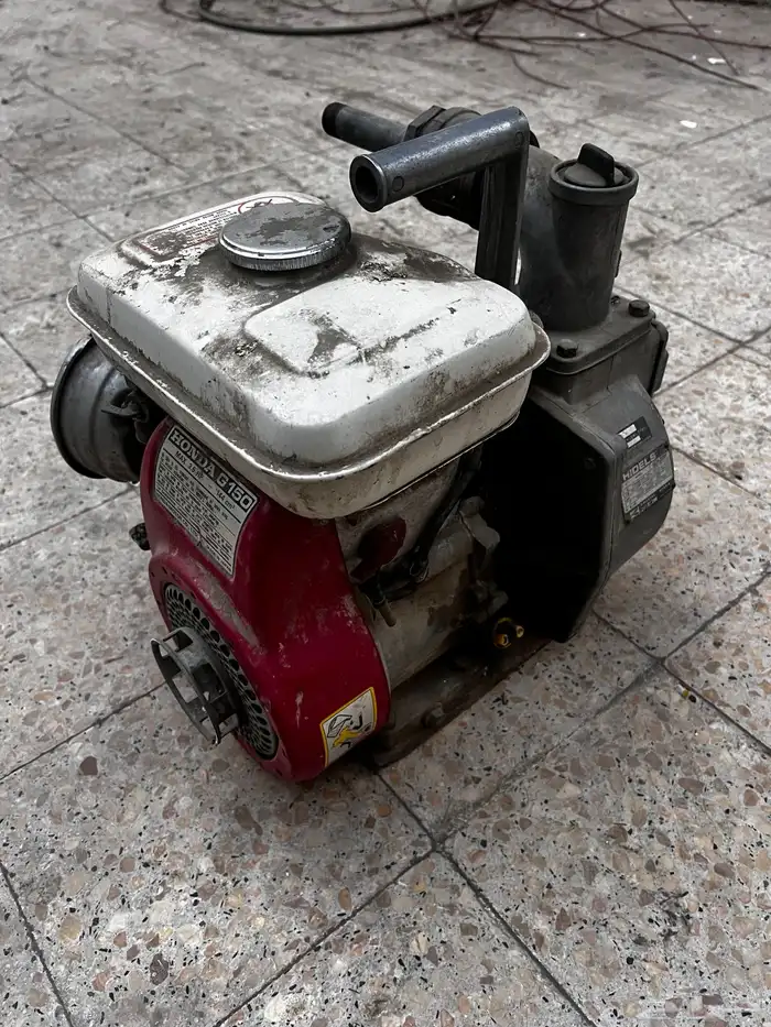 مضخة مياه تشتغل بالبنزين 0