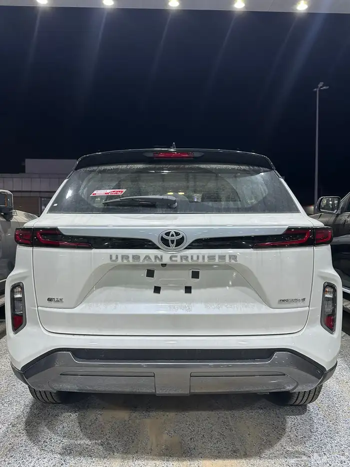 تويوتا اوربان كروزر فل 4 سلندر موديل 2026 5