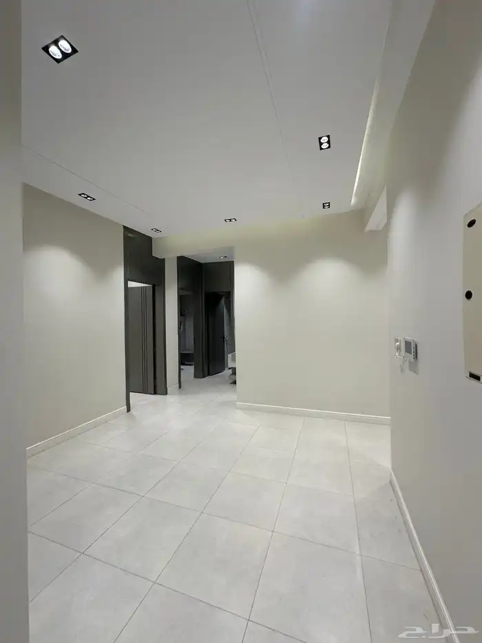 للبيع شقه علويه بموقع مميز قريب من مطار ابها 7