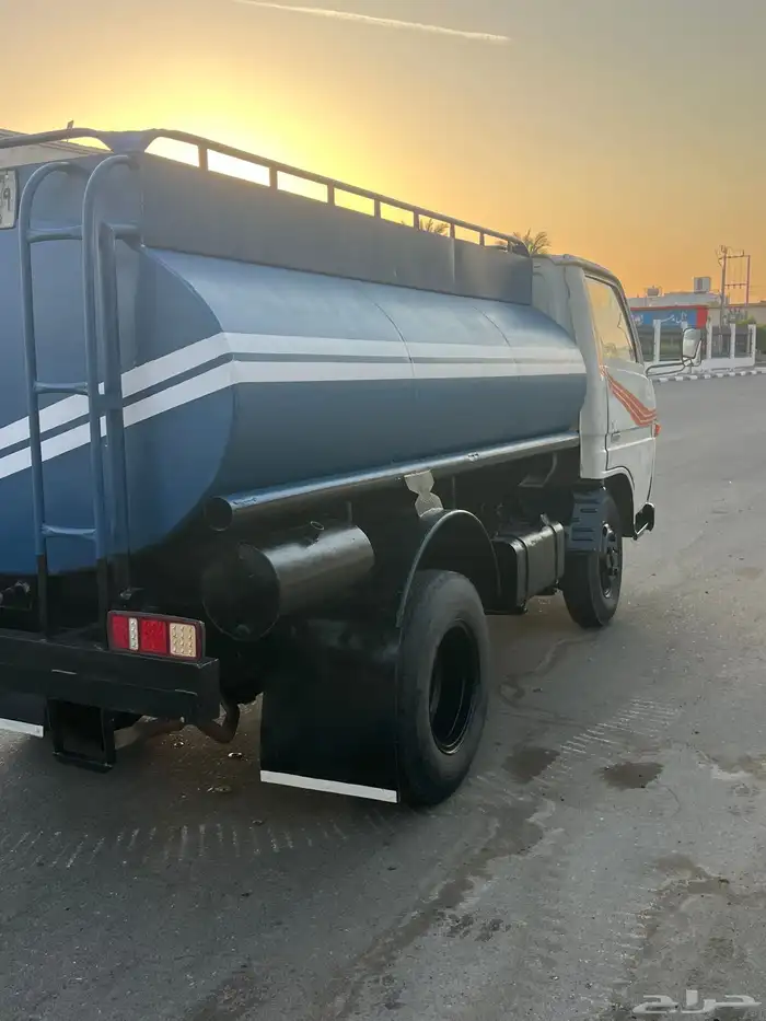 للبيع وايت تويوتا دينه 3