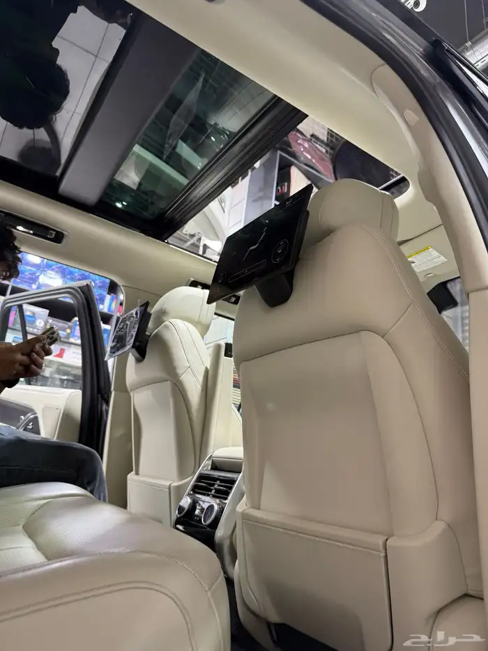 شاشات مراتب خلفية رنج روفر 2024 إلى 2025 نفس شكل الوكا 1