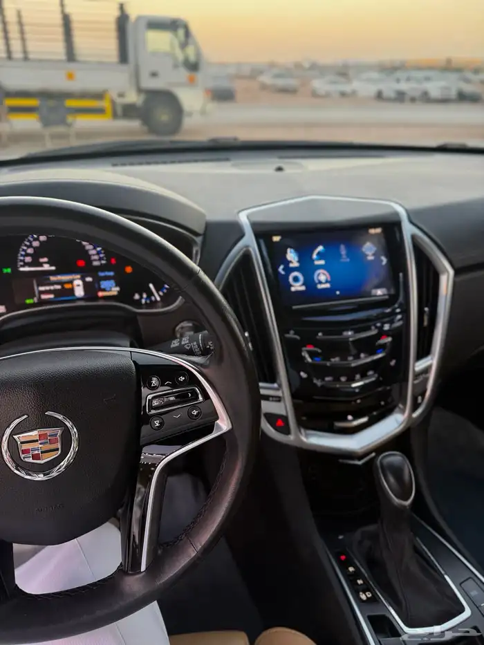 كاديلاك SRX 2014 مخزن - فل كامل عداد 97 الف كيلو فقط 12