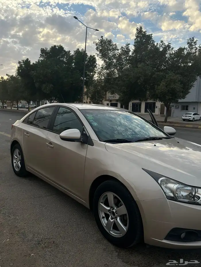 شيفروليه كروز 2012 ذهبي 5