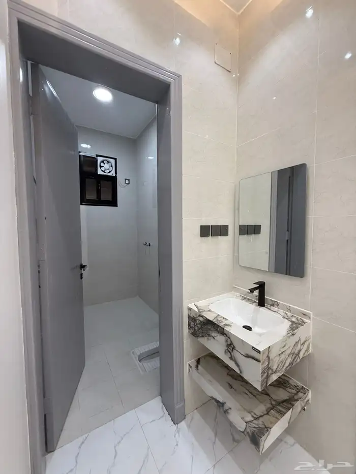 للبيع ارواف علويه وشقق ارضيه ببايكة سيارة ف شمال الخميس 18