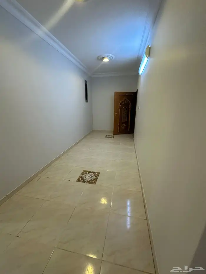 دور اول للإيجار 450 متر غرناطه 60 الف 3