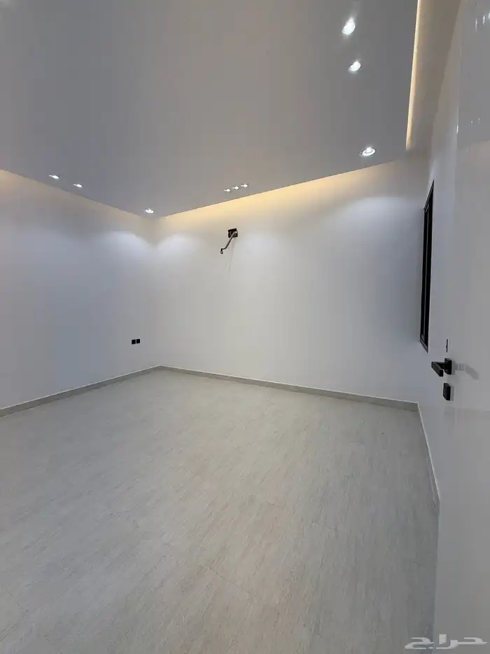 للبيع ارواف علويه وشقق ارضيه تشطيب فندقي ف احد رفيده 14