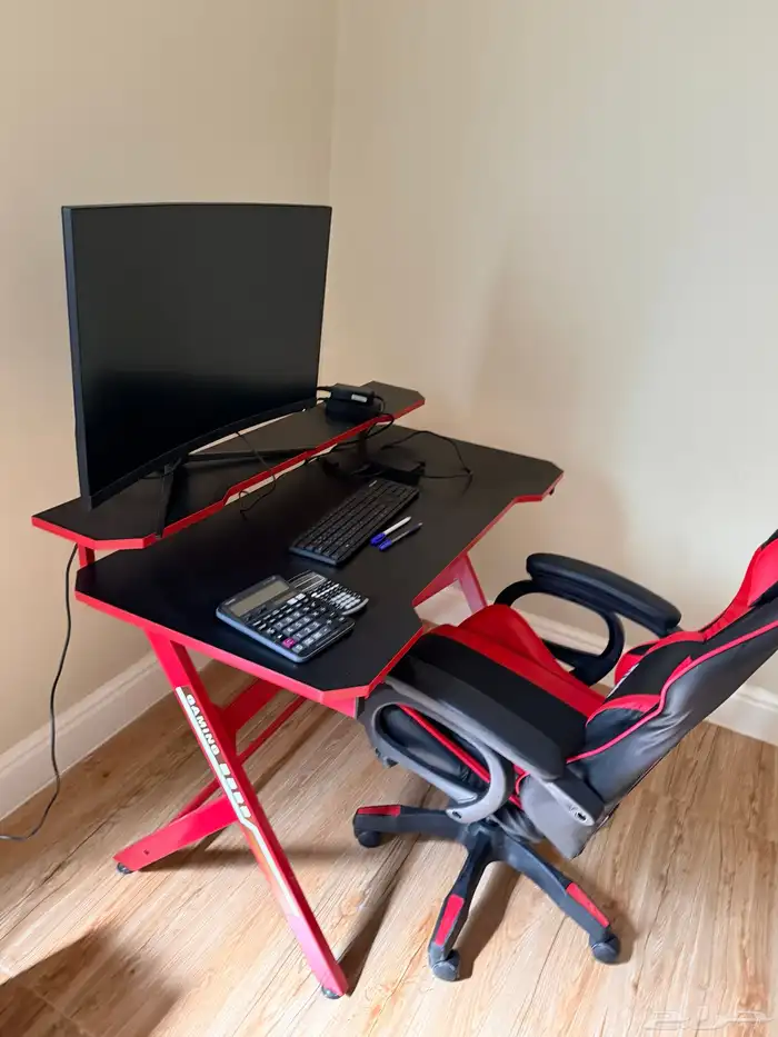 طاولة كمبيوتر مع كرسي gaming 0