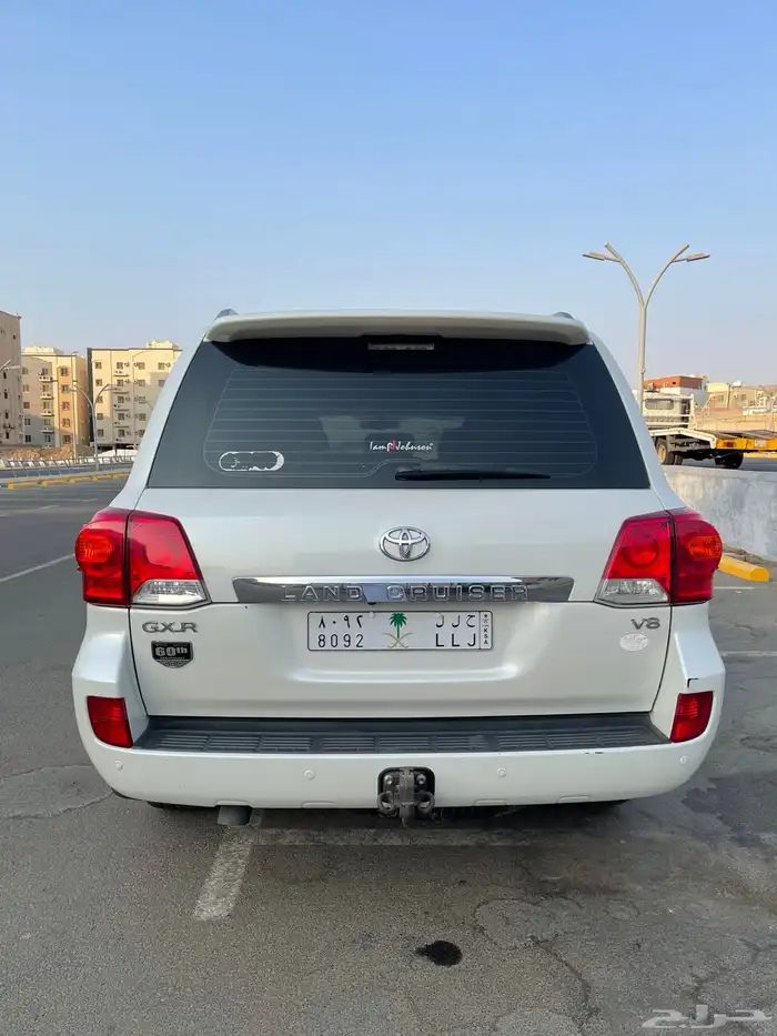 تويوتا لاندكروزر 2015 GXR V8 نسخة 60 عام ممشى قليل 5