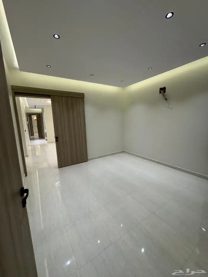 للبيع بأحد رفيده دور تمليك أرضي 6 غرف بمدخل سياره تشطيب vip 8