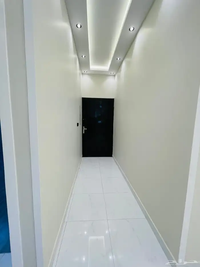 للبيع ادوار ارضي بحوش مدخل سيارة من 550 الف شمال الخميس 14