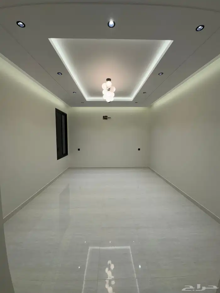للبيع بأحد رفيده دور تمليك أرضي 6 غرف بمدخل سياره تشطيب vip 11