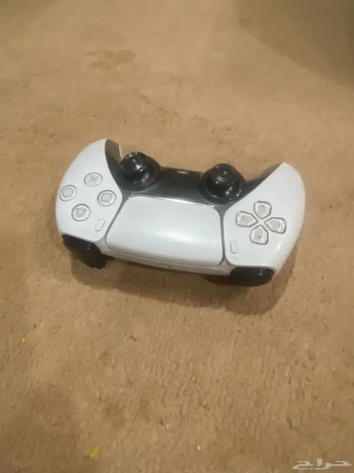 بلاستيشن 5 المساحه 825 مع يد استخدام اول 9