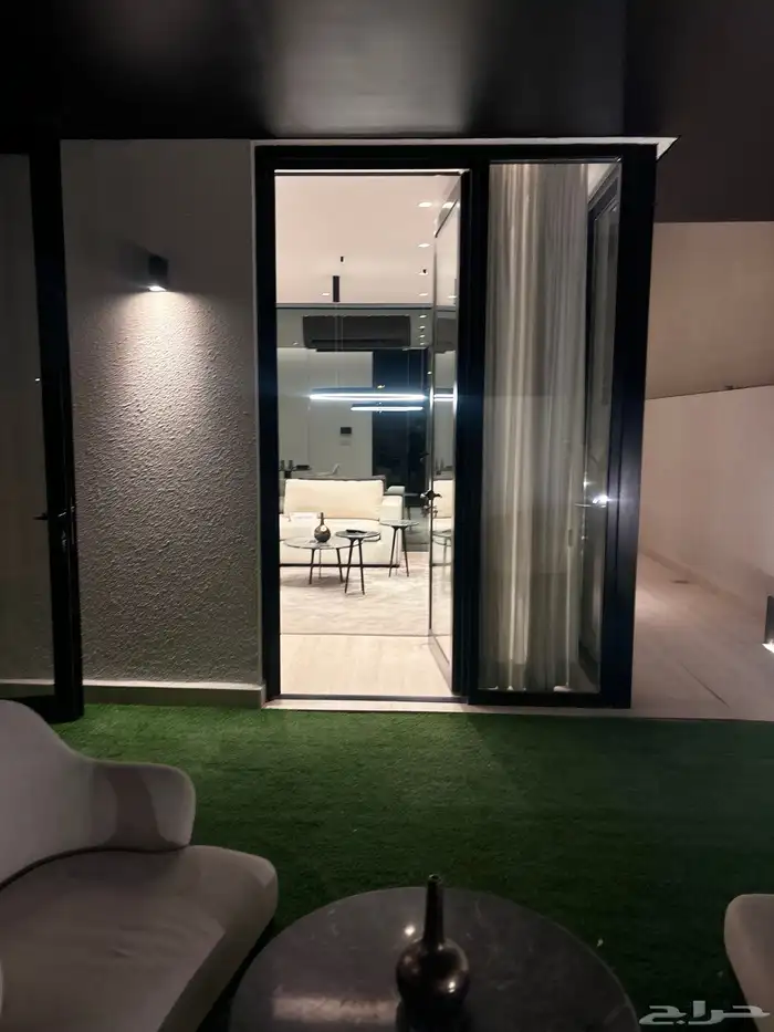 للبيع شقة بتصميم فاخر   مسبح   مصعد   موقف خاص 16