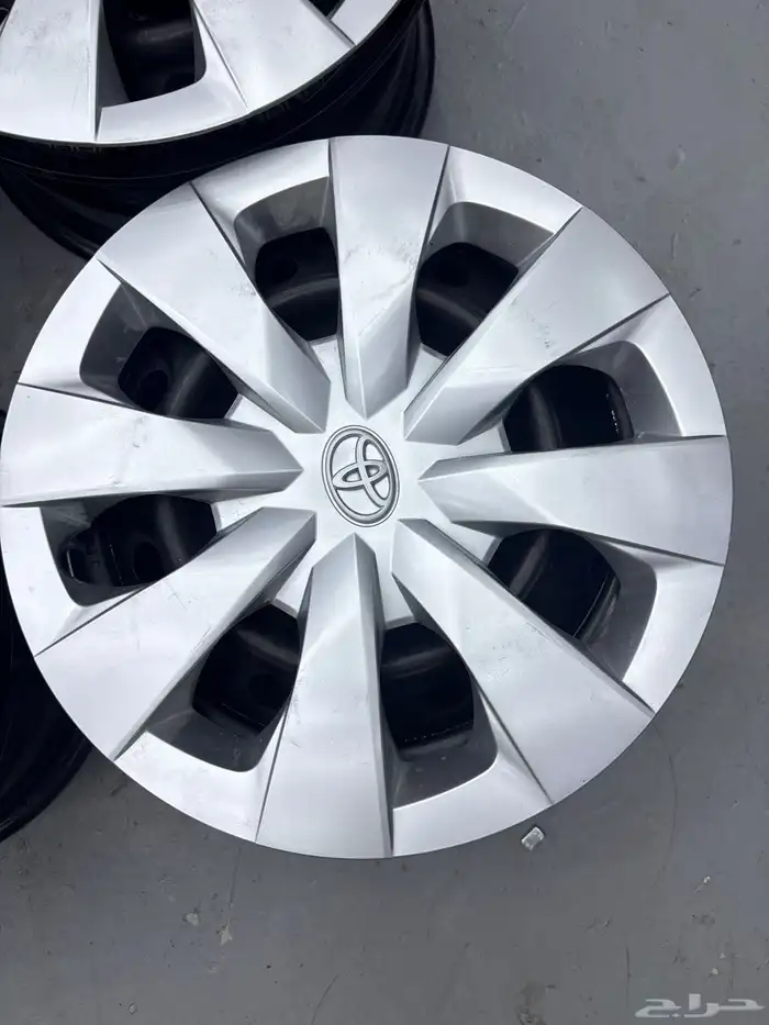 جنوط كورولا مقاس 15 اصلي بلد 2025 جديد اصفار مع طيس الوكاله 3