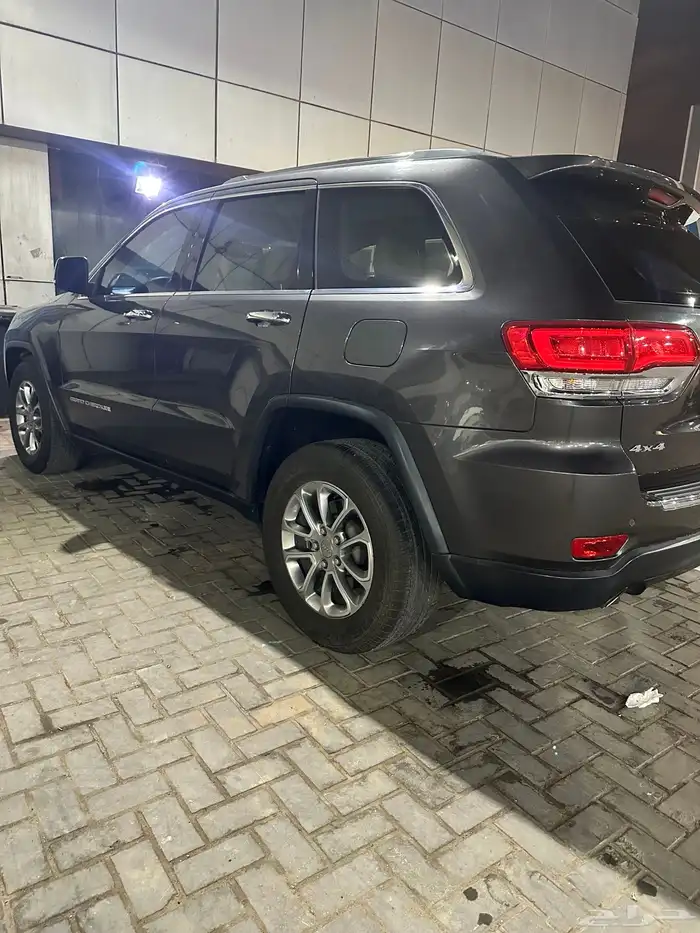 جيب جراند شيروكي Limited V8   وكالة   نظيفة جد ا ممشي قليل 2
