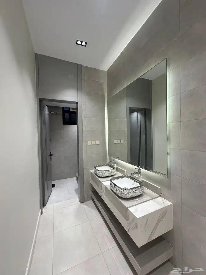 للبيع شقه علويه بموقع مميز قريب من مطار ابها 9