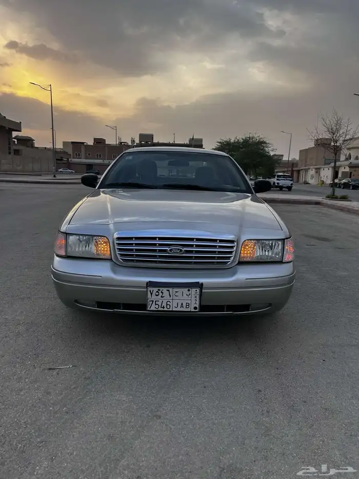 فورد فكتوريا 2010 سعودي ممشى قليل 1