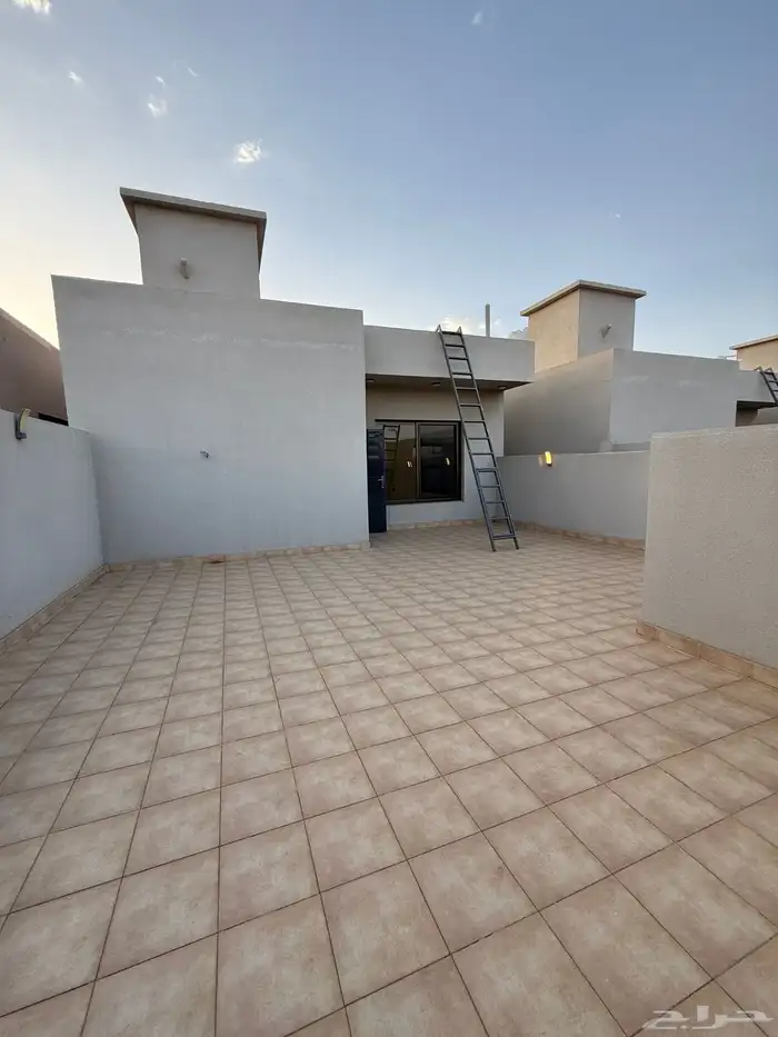 للبيع فيلا مودرن دورين وملحق ف درة الموسي مقابل ممشي الراقي 31