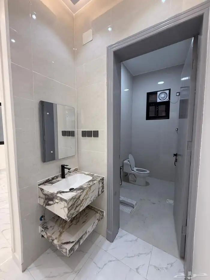 للبيع ارواف علويه وشقق ارضيه ببايكة سيارة ف شمال الخميس 35