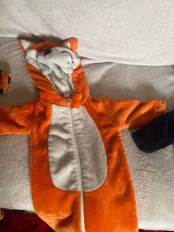 للبيع 3 بربطوزات مستعمله العمر9 12m 1