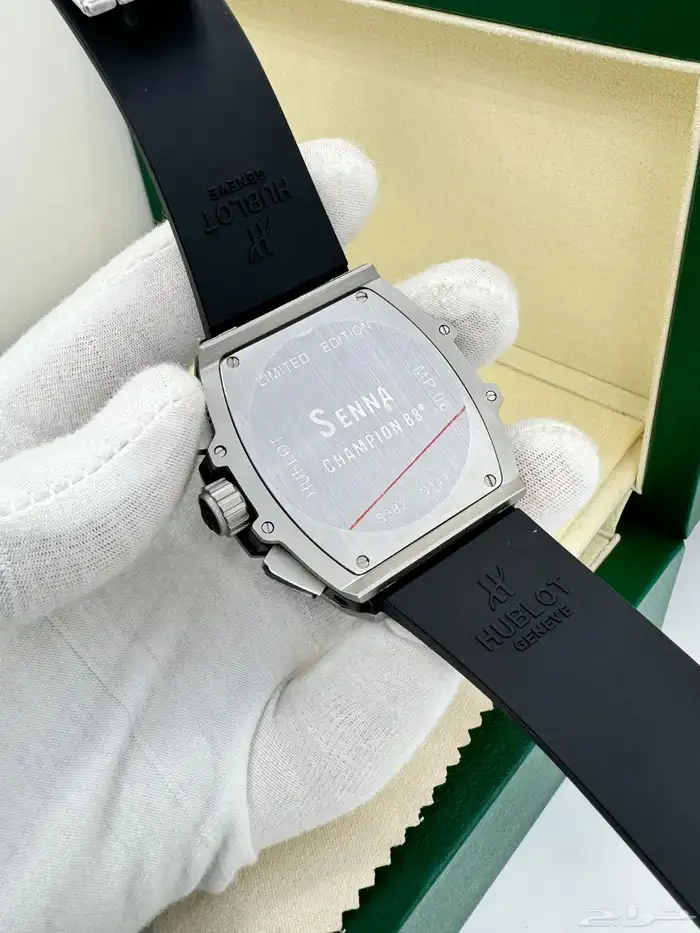 ساعات رجالية ونسائية ماركة 13