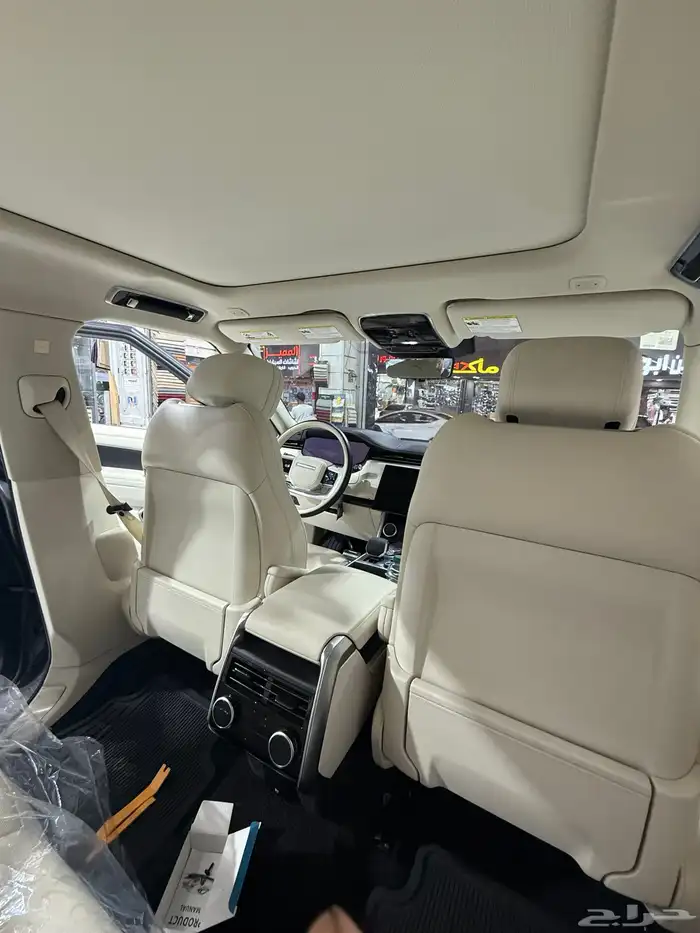 شاشات مراتب خلفية رنج روفر 2024 إلى 2025 نفس شكل الوكا 21