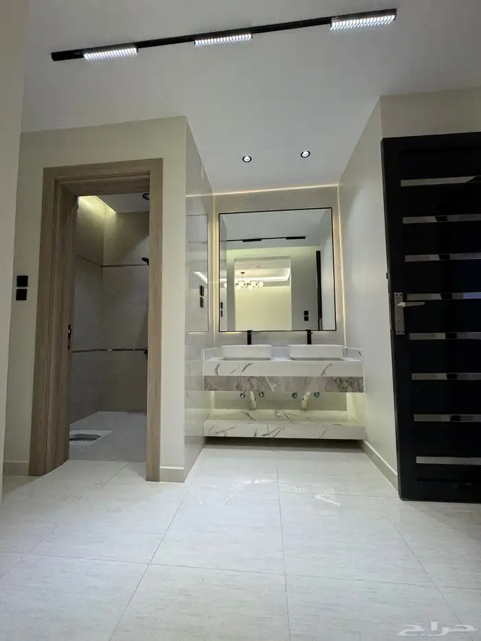 للبيع بأحد رفيده دور تمليك أرضي 6 غرف بمدخل سياره تشطيب vip 7