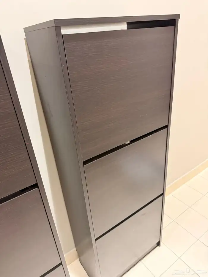 دولاب جزم من ايكا لون اسود ثلاث ادور بحالة ممتازه 1