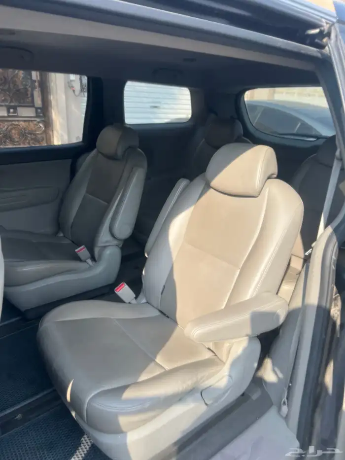 سياره للبيع كيا كرنفال ديزل 8