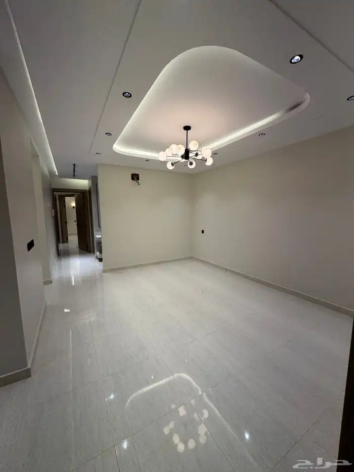 للبيع بأحد رفيده دور تمليك أرضي 6 غرف بمدخل سياره تشطيب vip 9