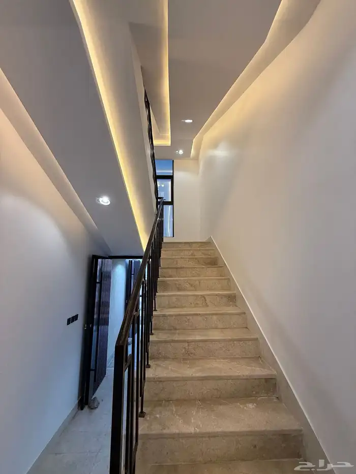 للبيع ارواف علويه وشقق ارضيه تشطيب فندقي ف احد رفيده 20