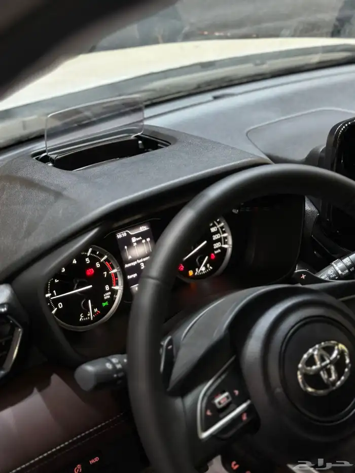 تويوتا اوربان كروزر GLX فل كامل موديل 2026 فضي سقف اسود 10