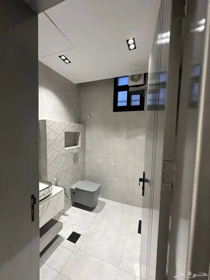 للبيع شقه علويه بموقع مميز قريب من مطار ابها 17