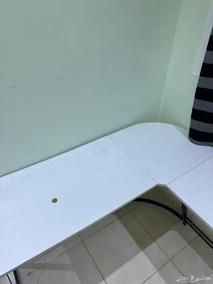 طاوله حرف L نظيفه 2