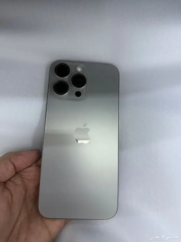 ايفون 15 برو ماكس 256 سلفر نظيف باغراضه وكرتونه 1