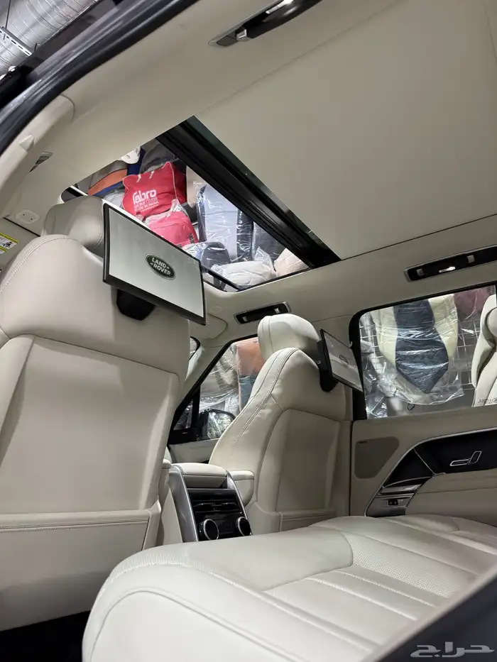 شاشات مراتب خلفية رنج روفر 2024 إلى 2025 نفس شكل الوكا 12